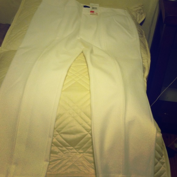 White pleated pants perfect for work atmosphere