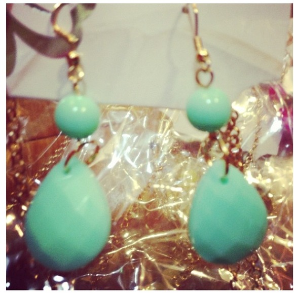 Beaded Necklace & Earrings Set - Picture 2 of 2