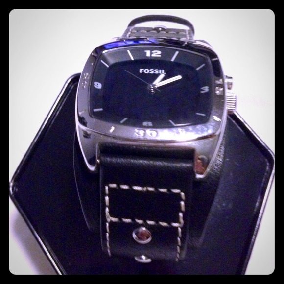 NWOT FOSSIL watch REAL LEATHER