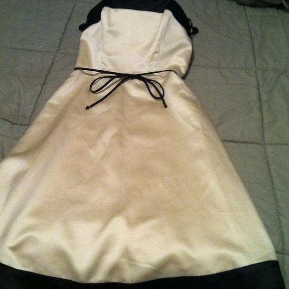 Cream Formal - Picture 2 of 4