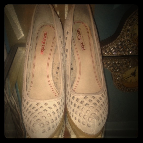 Offwhite luxury rebel suede pumps hardly worn - Picture 1 of 4