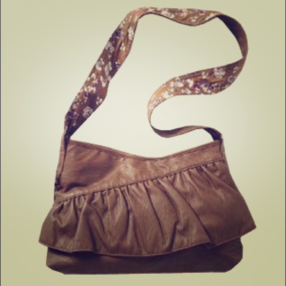 Selena Gomez hobo bag