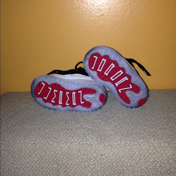 Jordan 11 - Picture 2 of 2