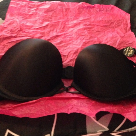 New Victoria's Secret black Bombshell bra.🍂🍁🍃