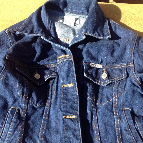 DENIM JACKET 🎀🙋SOLD IN BUNDLE TO IRME2🎀