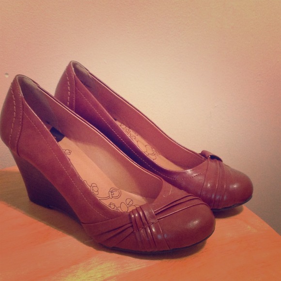 Shoes- brown wedge