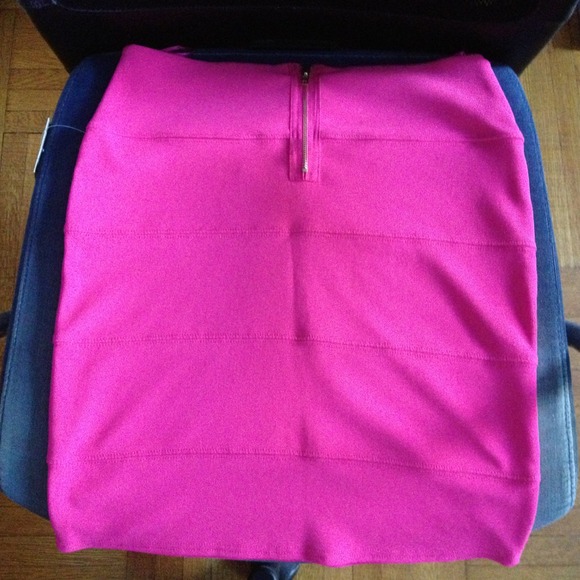 SOLDxNWT Sexy Bight Neon Pinky Knee-length Shirt