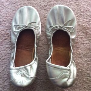 Nine West gold ballet flats
