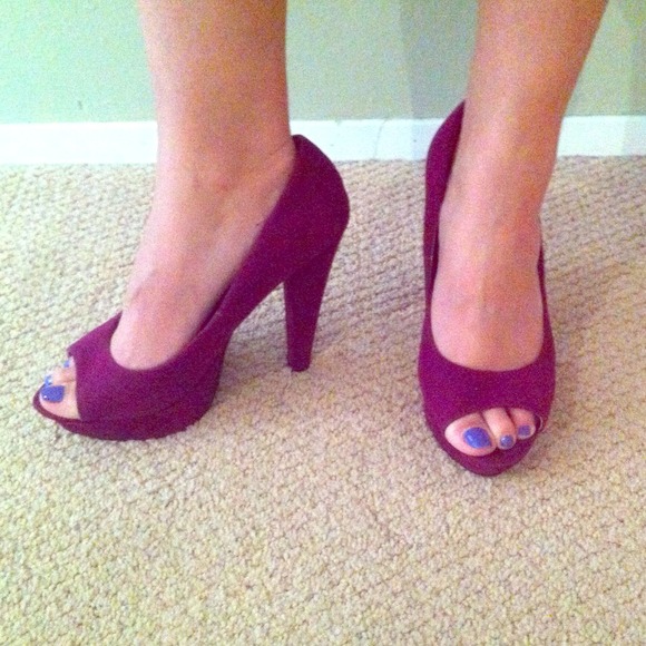 Dollhouse purple open toe pumps!
