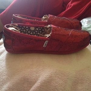 Toms red glitter shoes (SOLD)❌