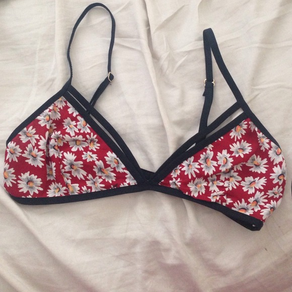 🌻GONE Brandy melville red daisy bralette
