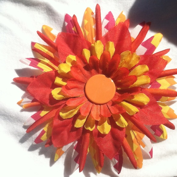 **HANDMADE** Flower Clip - Picture 1 of 1