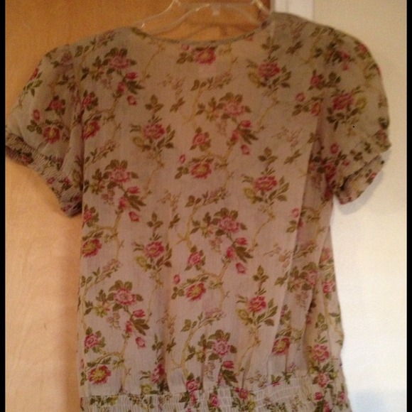 🌾Floral Ruffle Top🌼 - Picture 2 of 3