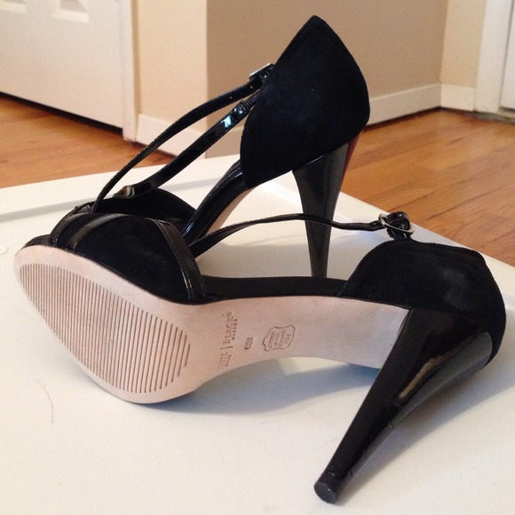 💔SOLD💔White House Black Market Suede Patent Pump - Picture 3 of 4