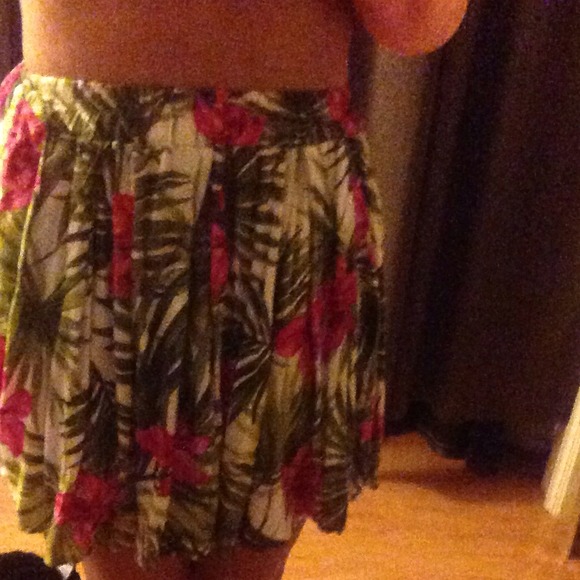SOLD ✋ Brandy melville tropical heather skirt - Picture 2 of 3