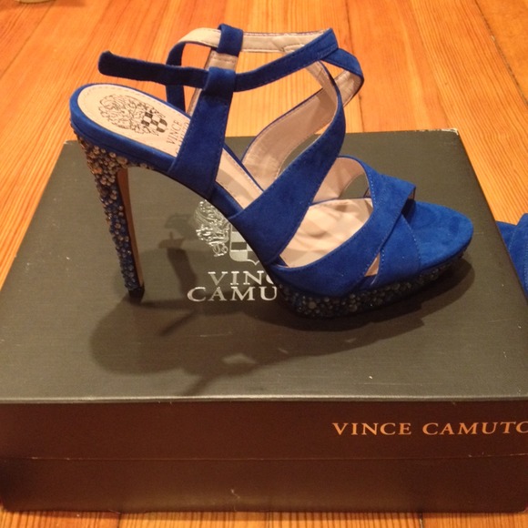 Vince Camuto Shoes - 🌼Reduced Vince Camuto NWT 6.5 Twilight Suede Pump