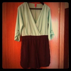 5/48 mint top/ black bottom Romper size L