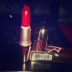 🌟SOLD🌟MAC Riri Woo Lipstick 💄💋