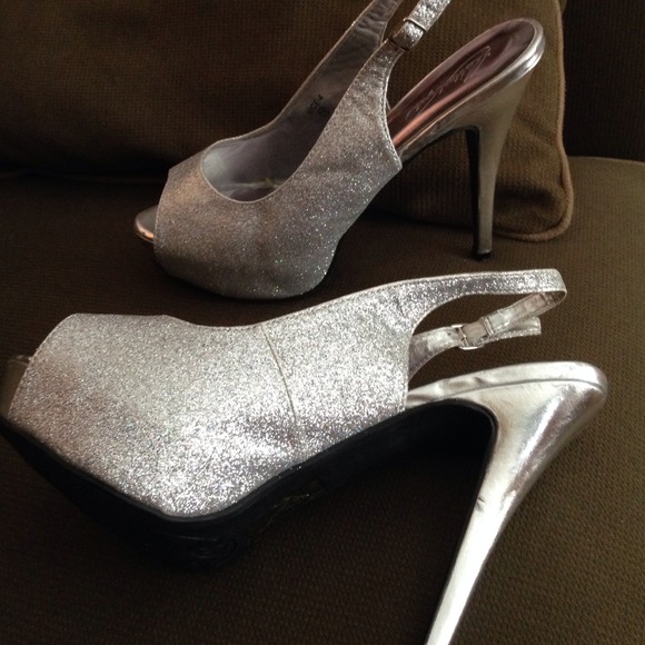 Michaelangelo shoes. Size 10. Wore once.