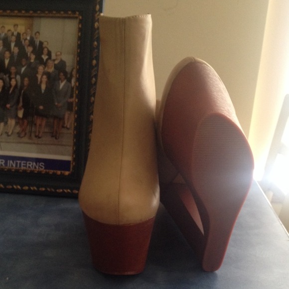 FUNKY Tan Cut Out Booty 🔥🔥🔥 Never Worn - Picture 2 of 3