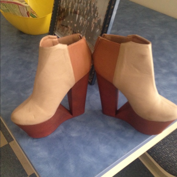 FUNKY Tan Cut Out Booty 🔥🔥🔥 Never Worn - Picture 3 of 3