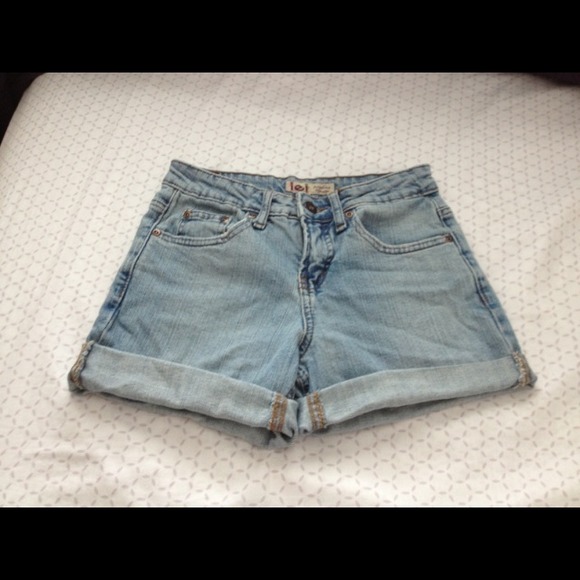 ‼️SOLD‼️High Waited Shorts - Picture 1 of 3