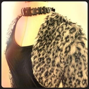 Faux fur black / white Cheetah Capelette
