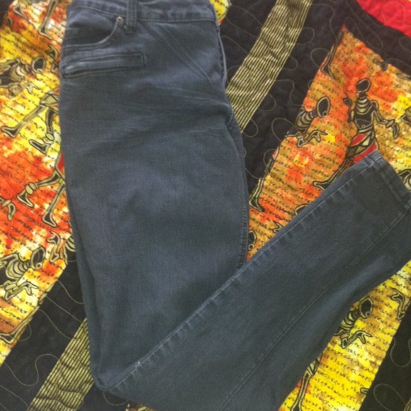 Grey and edgy skinny jeans