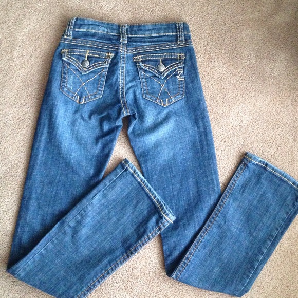 >>>SOLD<<Zipper premium denim (bought from buckle) - Picture 4 of 4