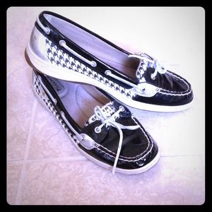 Black and white SPERRY