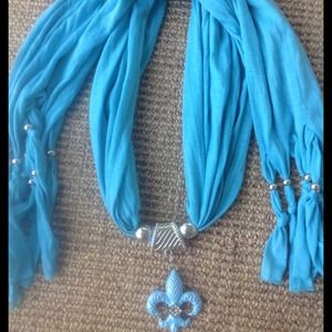 NEW! 🎈Fleur-de-lis blue 100% polyester scarf NWOT
