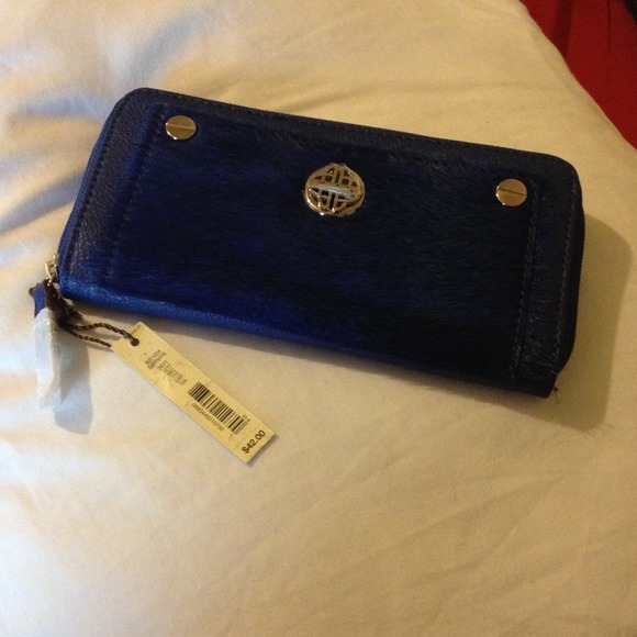 Kate Landry wallet