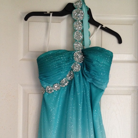 Gown / Evening Dress / Prom - NWT - Picture 3 of 6