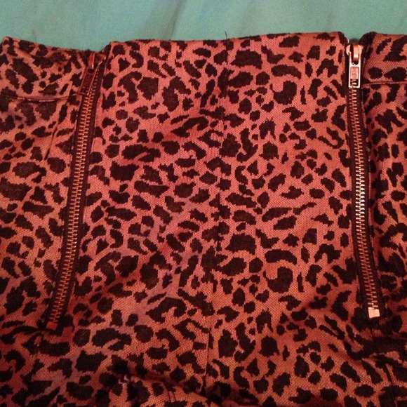 Urban Outfitters High Waisted Shorts - Picture 2 of 4