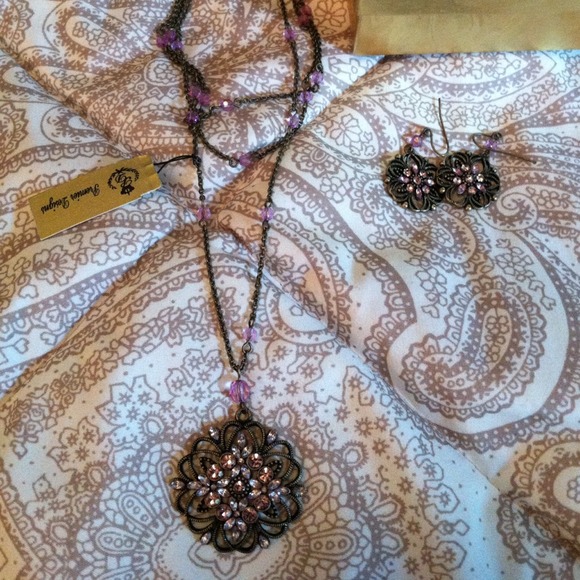 SOLD - Premier Designs Necklace & Earrings New