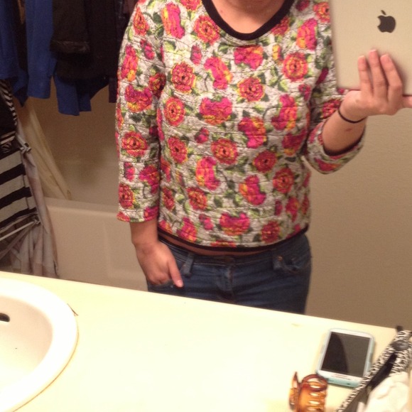 ❌Sold❌ Zara floral quilted sweater - Picture 2 of 3