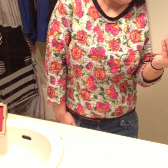 ❌Sold❌ Zara floral quilted sweater - Picture 3 of 3