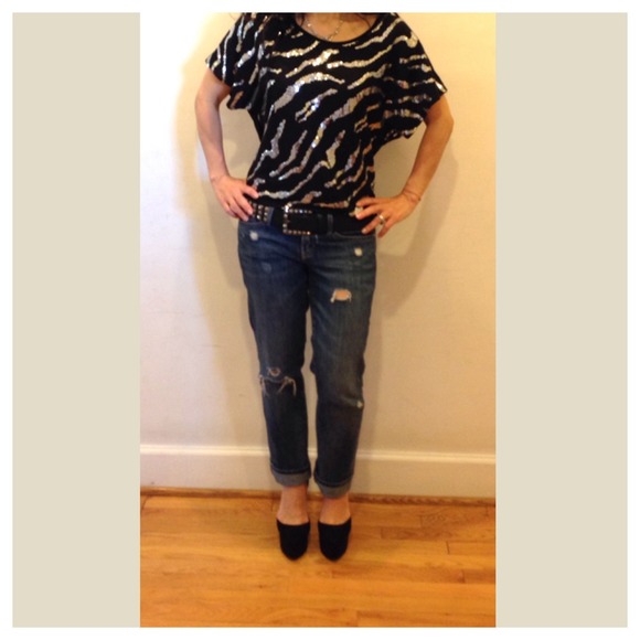 Black top with sequins - Picture 2 of 4