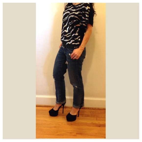 Black top with sequins - Picture 3 of 4