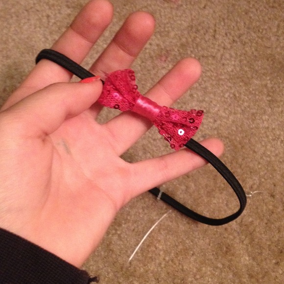 Black head band with bow