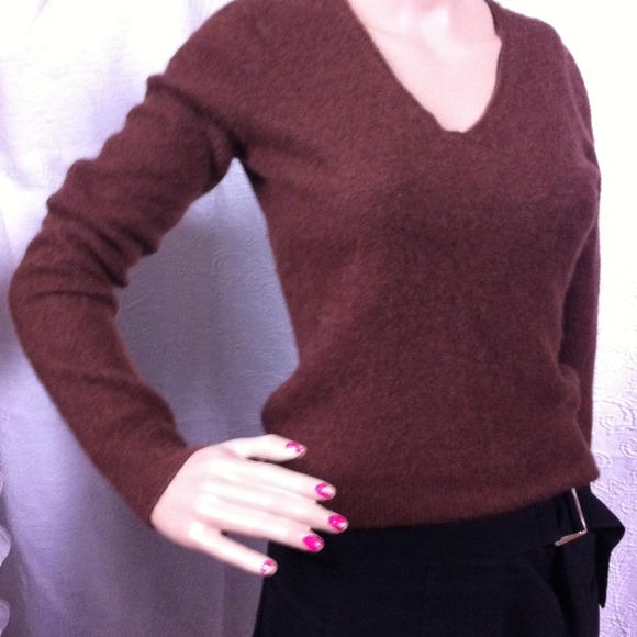Sweaters - 100% chocolate brown cashmere sweater.