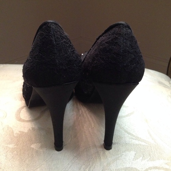 Nine West black heels - Picture 2 of 3