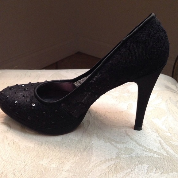 Nine West black heels - Picture 3 of 3