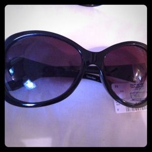 SOLD Calvin Klein sunglasses ??autentic/ bag/ VS
