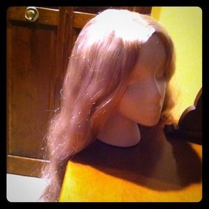 Wavy blonde wig!