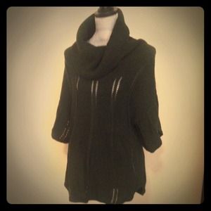 BCBG hunter green sweater Size L