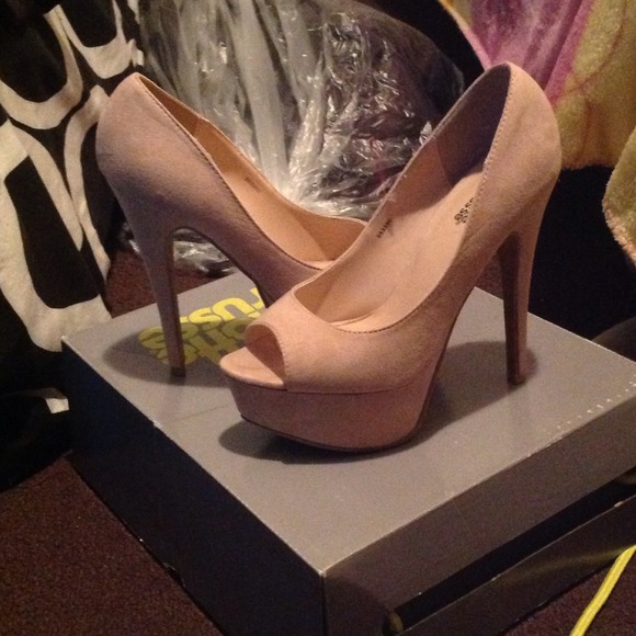 Pumps - Picture 1 of 1