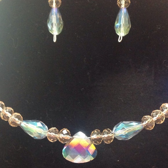 FLASH SALE Swarovski necklace & earring set - Picture 2 of 3