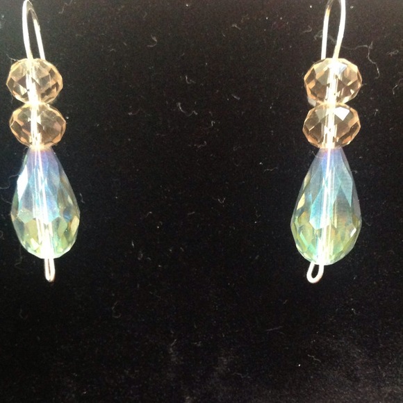 FLASH SALE Swarovski necklace & earring set - Picture 3 of 3