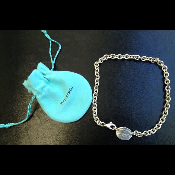 Tiffany &Co Necklace. Comes with the pouch no box.